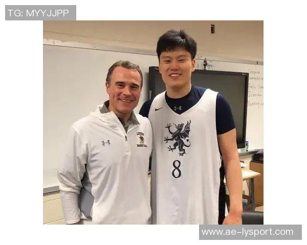 锡安赤膊上身展现惊人天赋NBL社媒热议他的强壮体魄与运动能力 锡安赤膊上身展现惊人天赋NBL社媒热议他的强壮体魄与运动能力