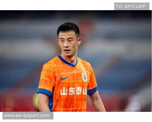 彭欣力冬训随青岛西海岸队在海口展开新征程 彭欣力冬训随青岛西海岸队在海口展开新征程