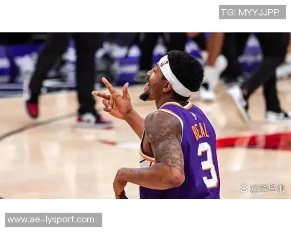 比尔首场比赛表现出色上半场完美命中率贡献12分2篮板正负值5