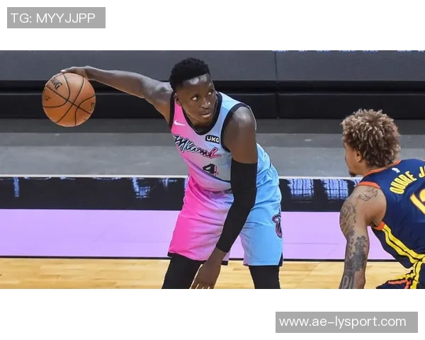 阿德耶米怒摔水瓶引发争议科瓦奇对球员态度感到失望