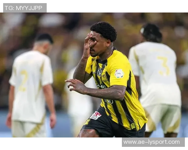 吉达联合后卫佩雷拉社媒发声不满判罚直指裁判如同剧本安排 吉达联合后卫佩雷拉社媒发声不满判罚直指裁判如同剧本安排