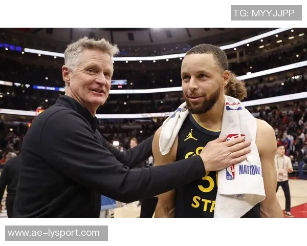 库里谈无球掩护的重要性以提升科尔进攻体系的效率与团队配合